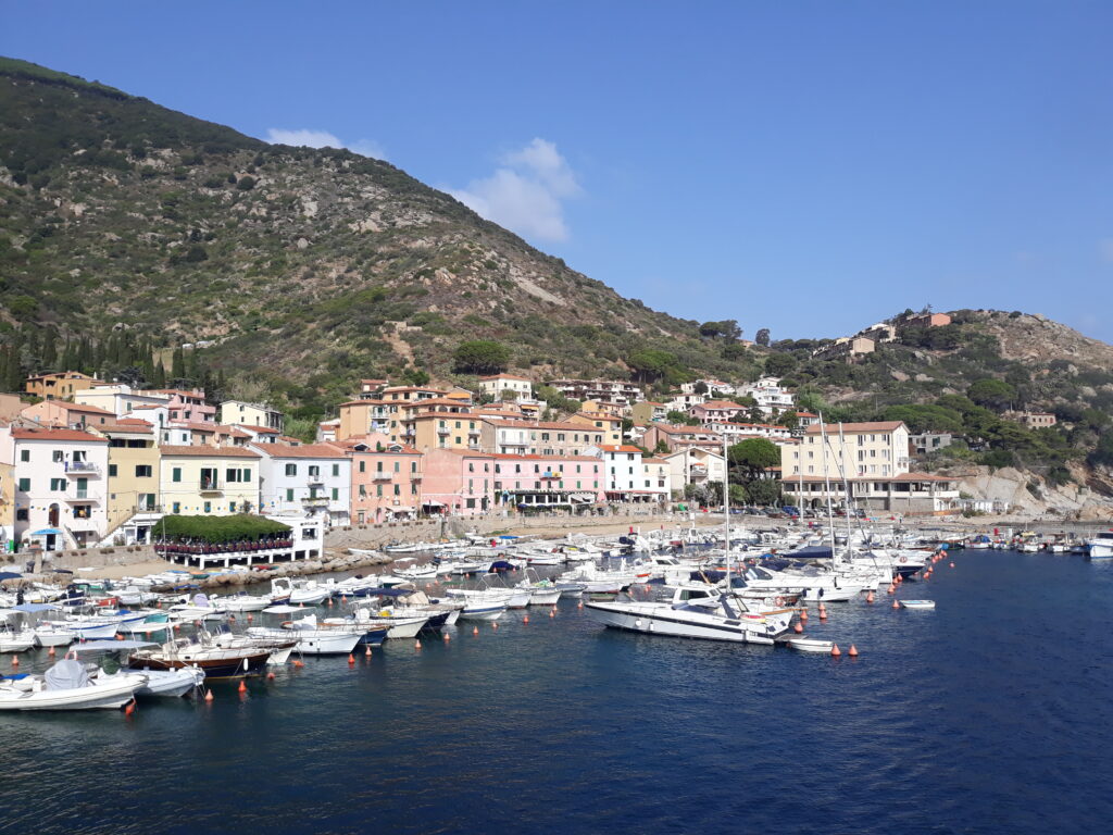 【本土から1時間。自然あふれるジリオ島へ】 イタリアで生きる